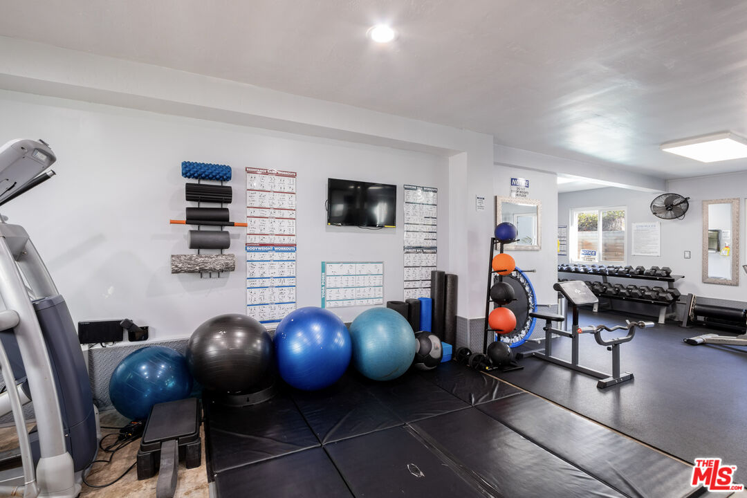 2721 2nd St Unit: 211