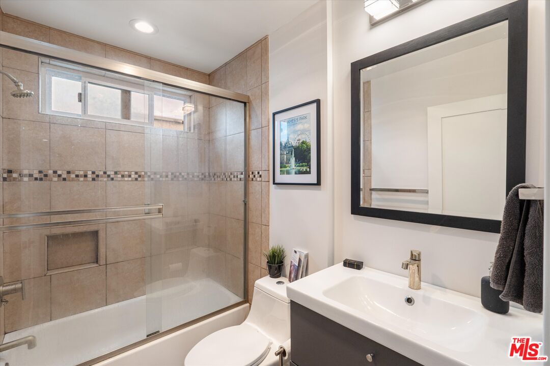 2721 2nd St Unit: 211