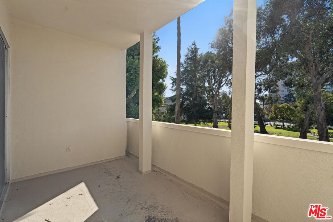 1101 Lincoln Blvd Unit: 2D