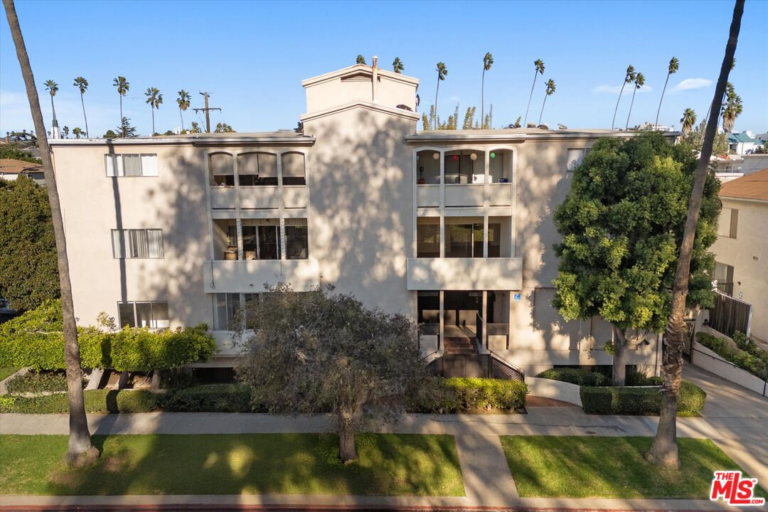 1101 Lincoln Blvd Unit: 2D