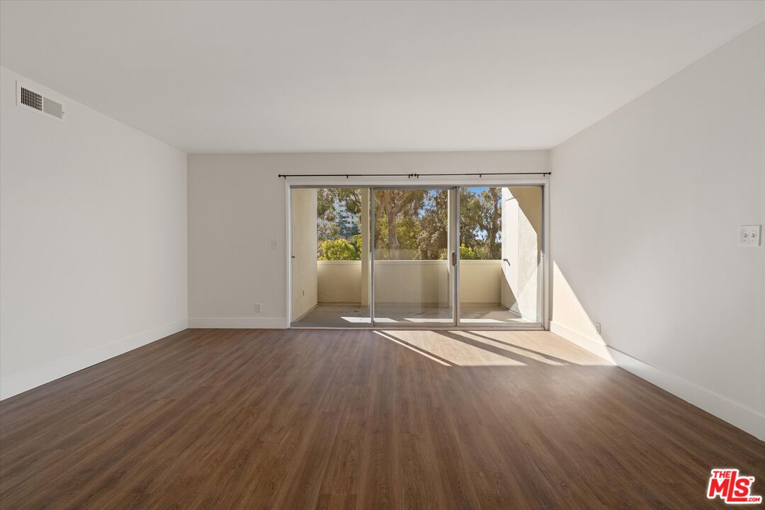 1101 Lincoln Blvd Unit: 2D