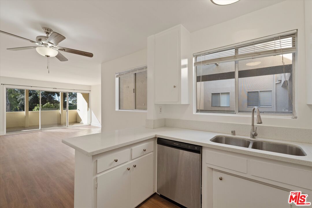 1101 Lincoln Blvd Unit: 2D