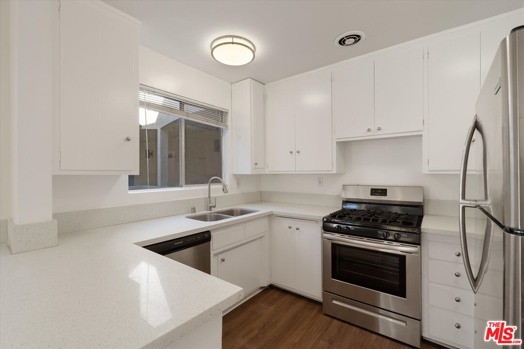 1101 Lincoln Blvd Unit: 2D