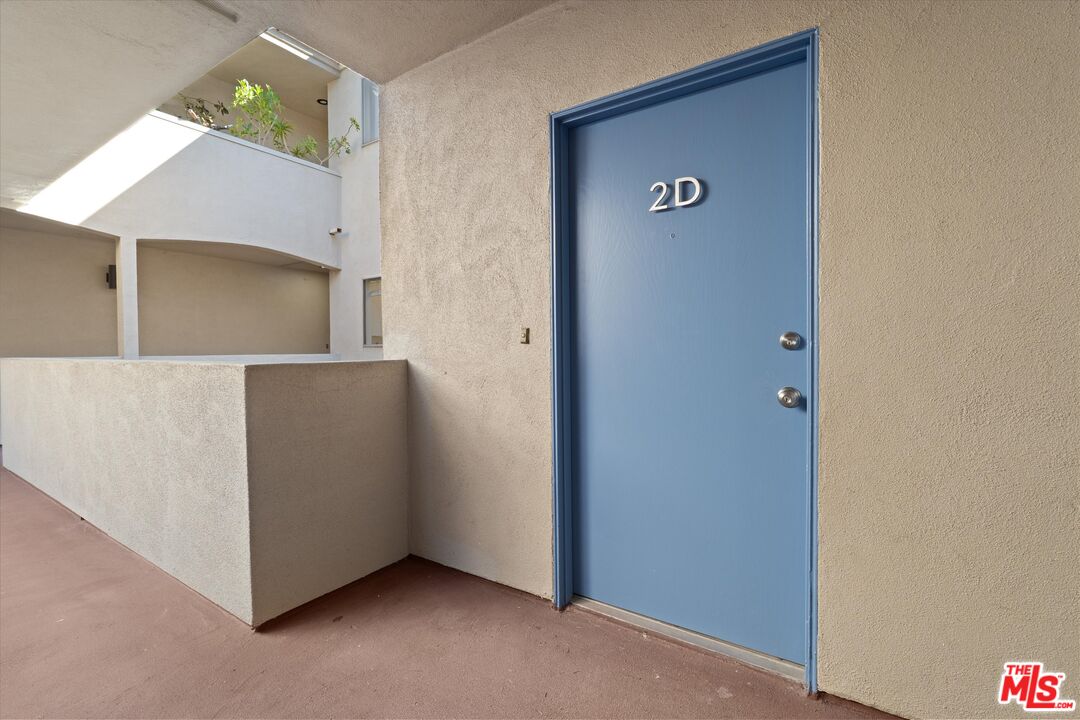 1101 Lincoln Blvd Unit: 2D