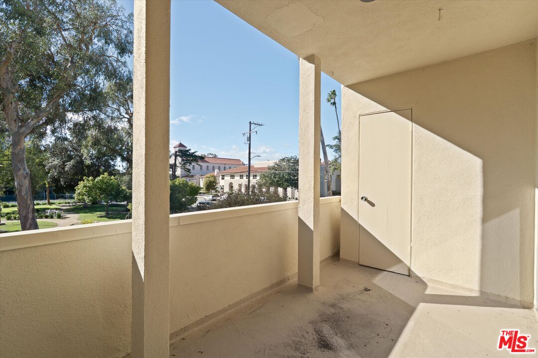 1101 Lincoln Blvd Unit: 2D