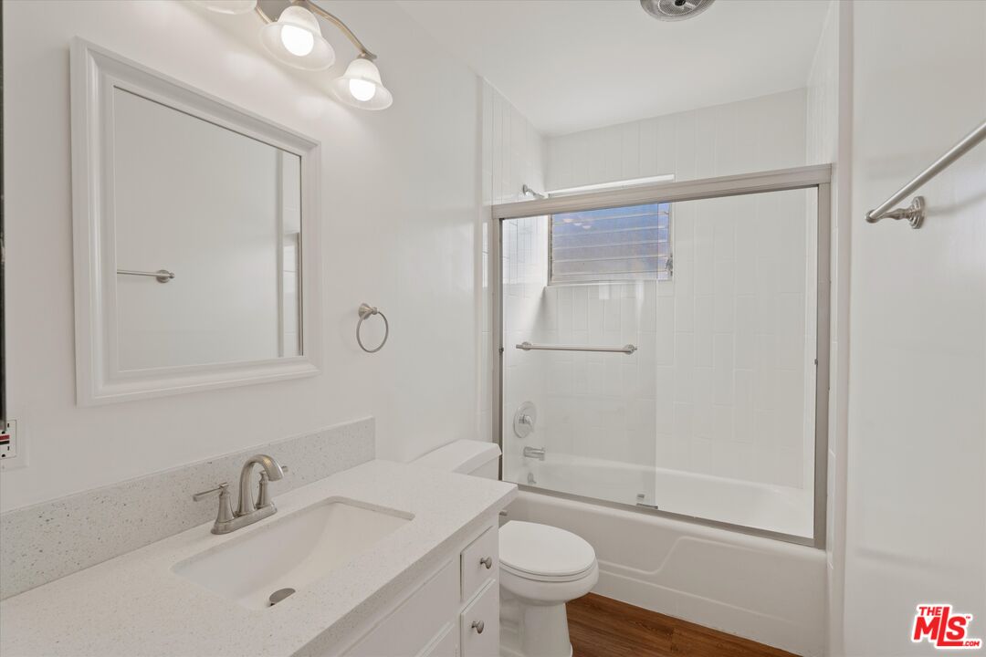 1101 Lincoln Blvd Unit: 2D