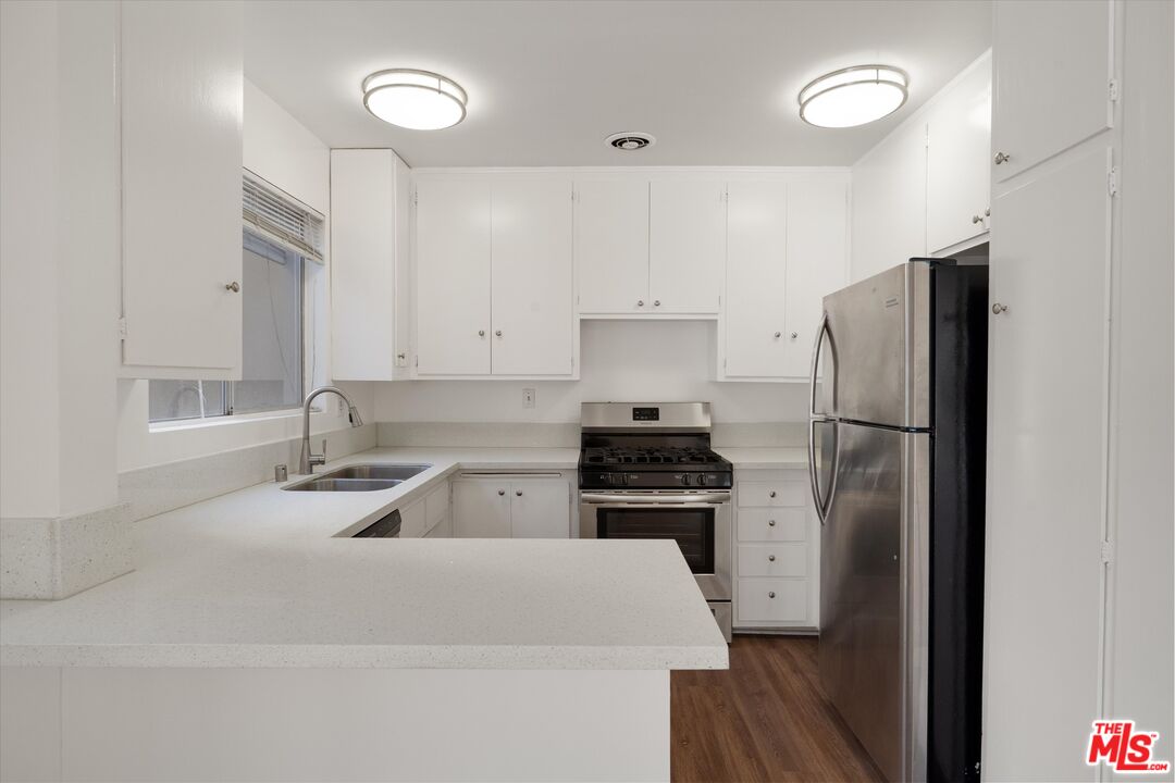 1101 Lincoln Blvd Unit: 2D