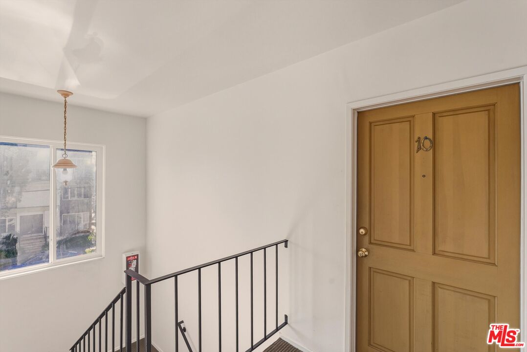 425 Idaho Ave Unit: 10