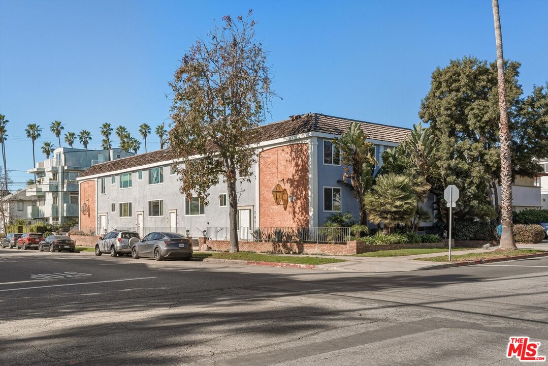 425 Idaho Ave Unit: 10