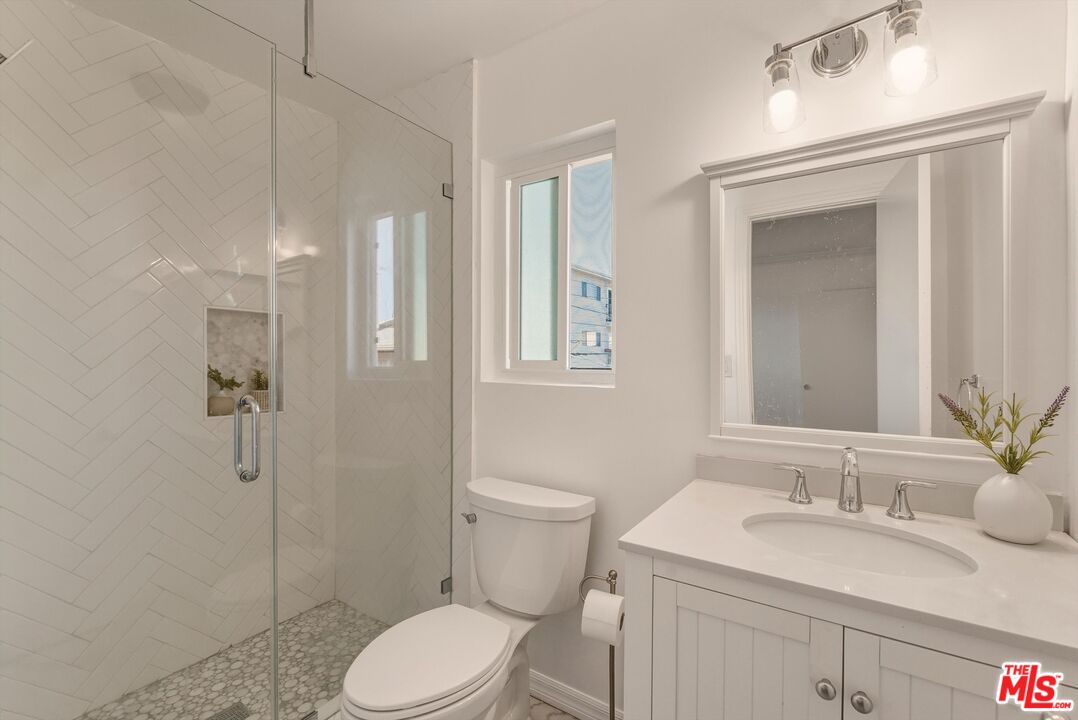 425 Idaho Ave Unit: 10