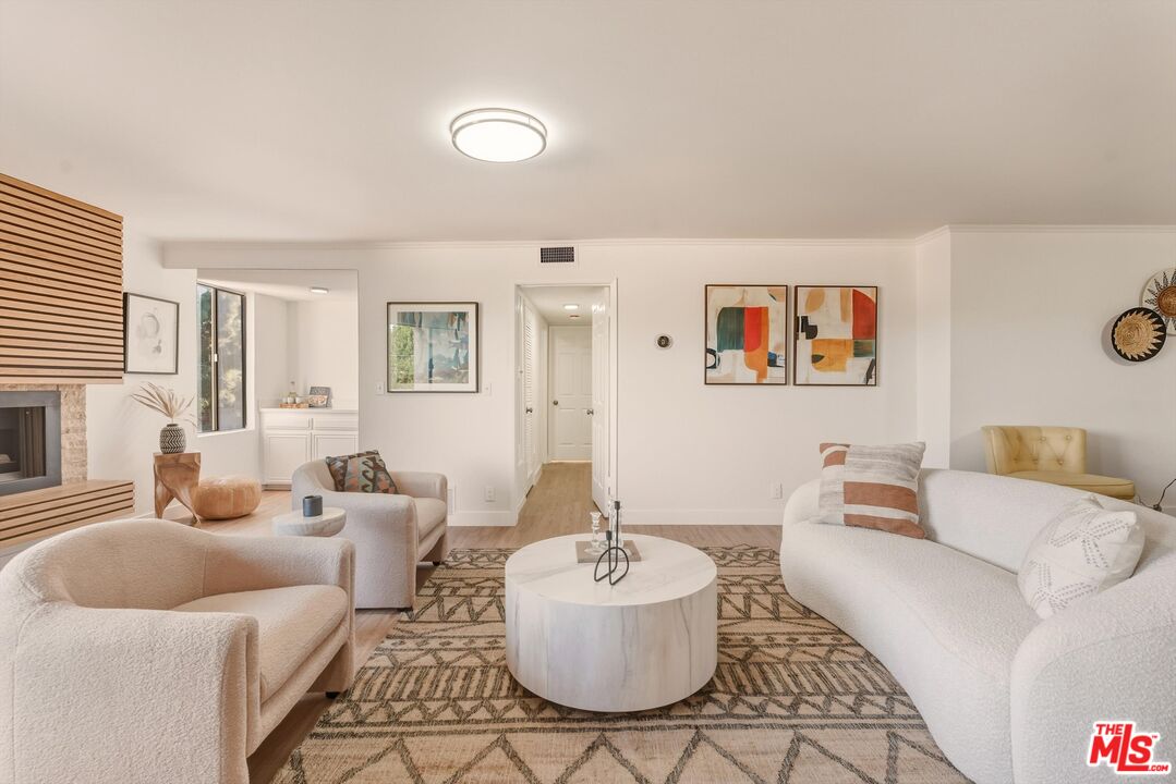 12321 Ocean Park Blvd. #9