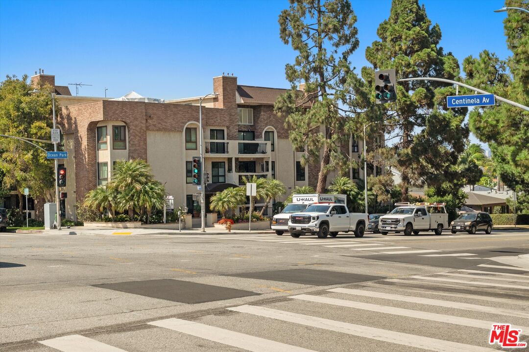 12321 Ocean Park Blvd. #9