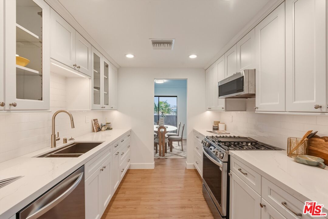 12321 Ocean Park Blvd. #9