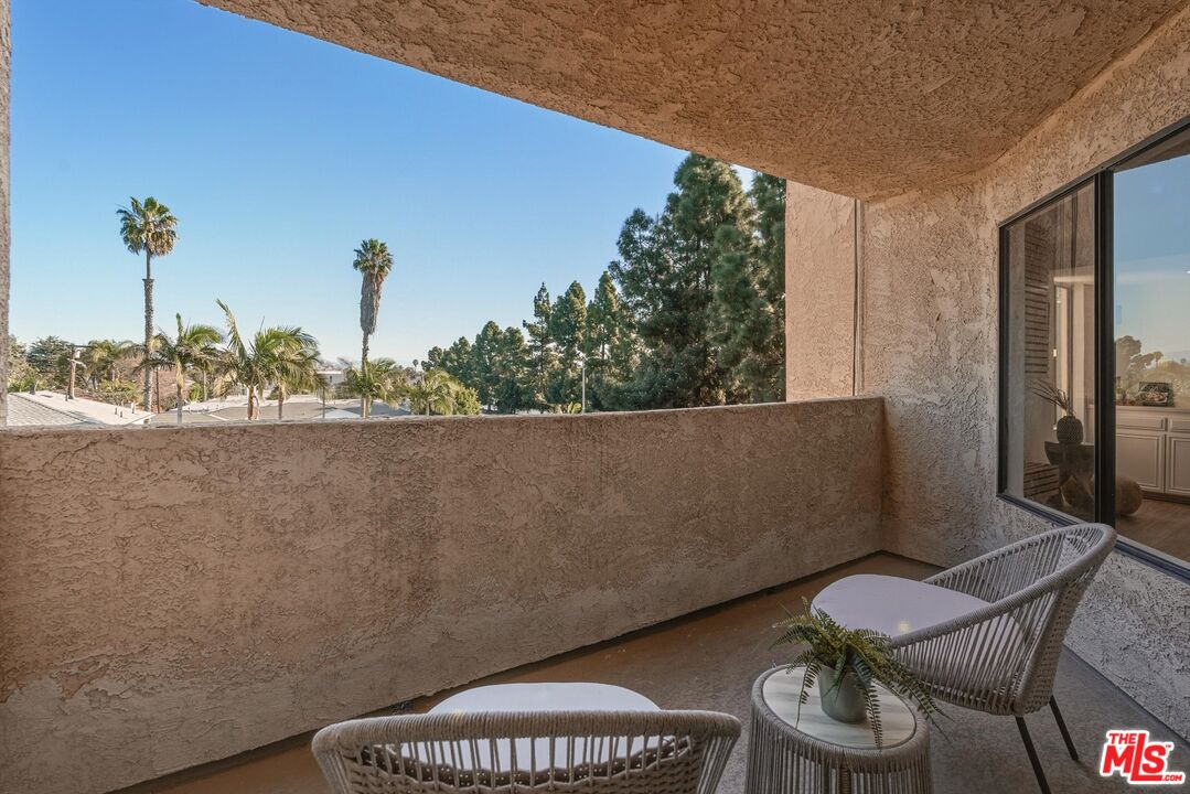 12321 Ocean Park Blvd. #9