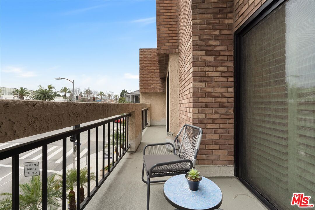 12321 Ocean Park Blvd. #15