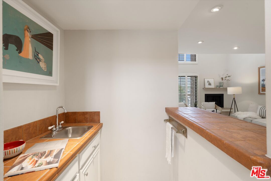 12321 Ocean Park Blvd. #15