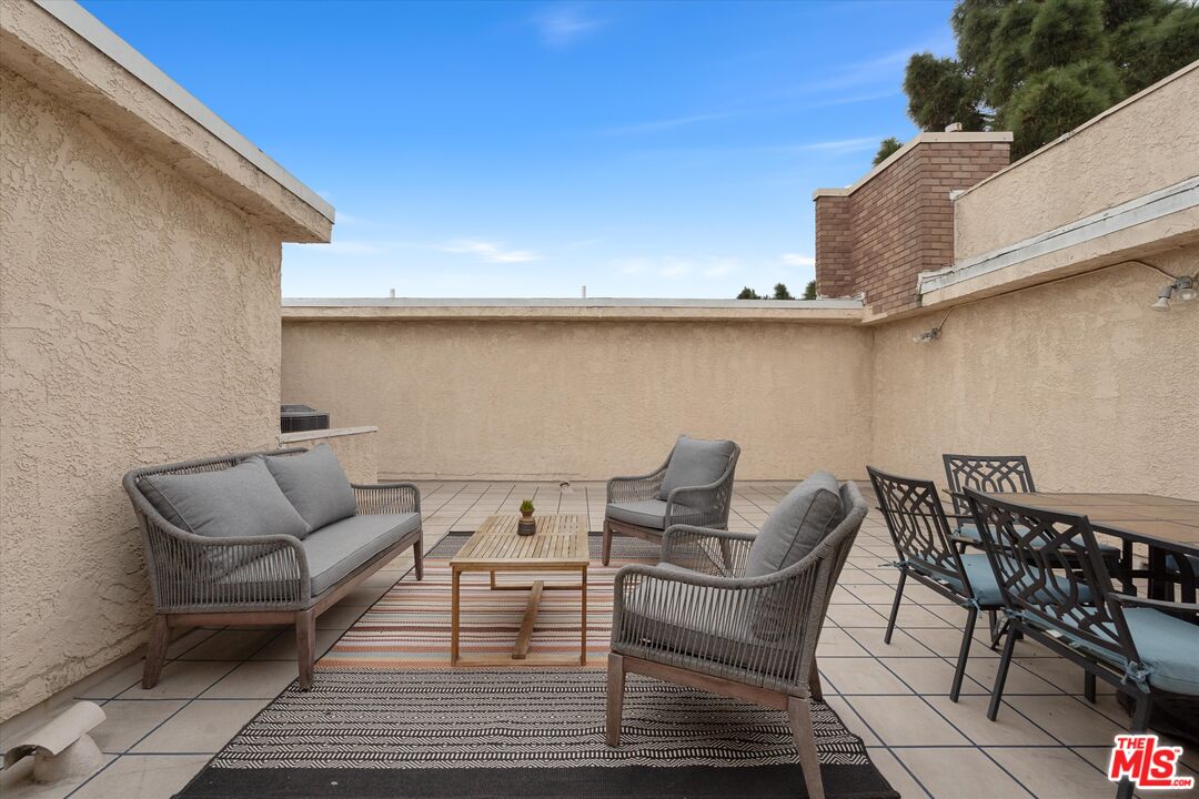 12321 Ocean Park Blvd. #15