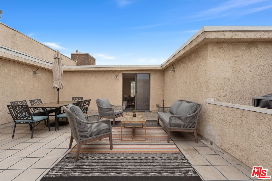 12321 Ocean Park Blvd. #15