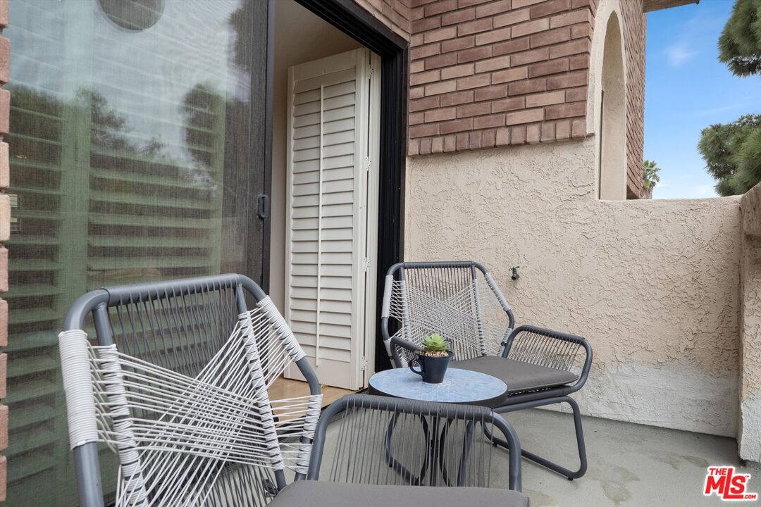 12321 Ocean Park Blvd. #15