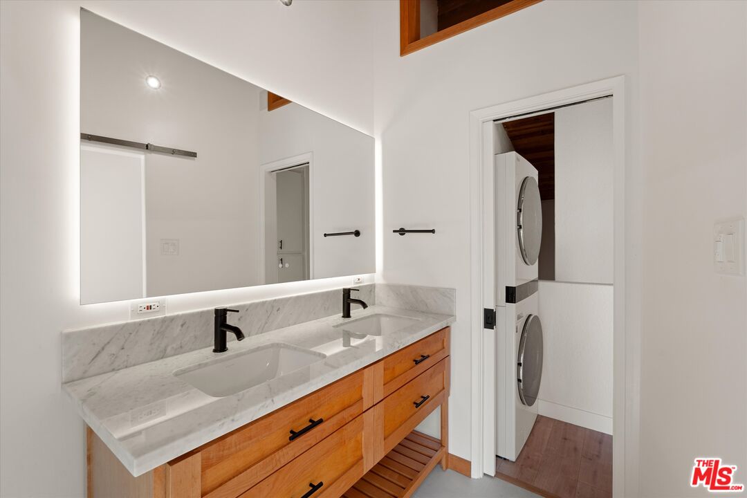 621 California Ave. #2