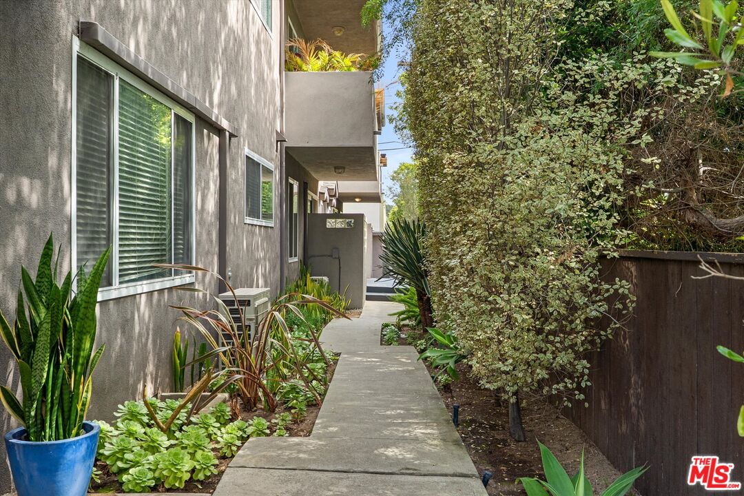 2921 10th St Unit: 3