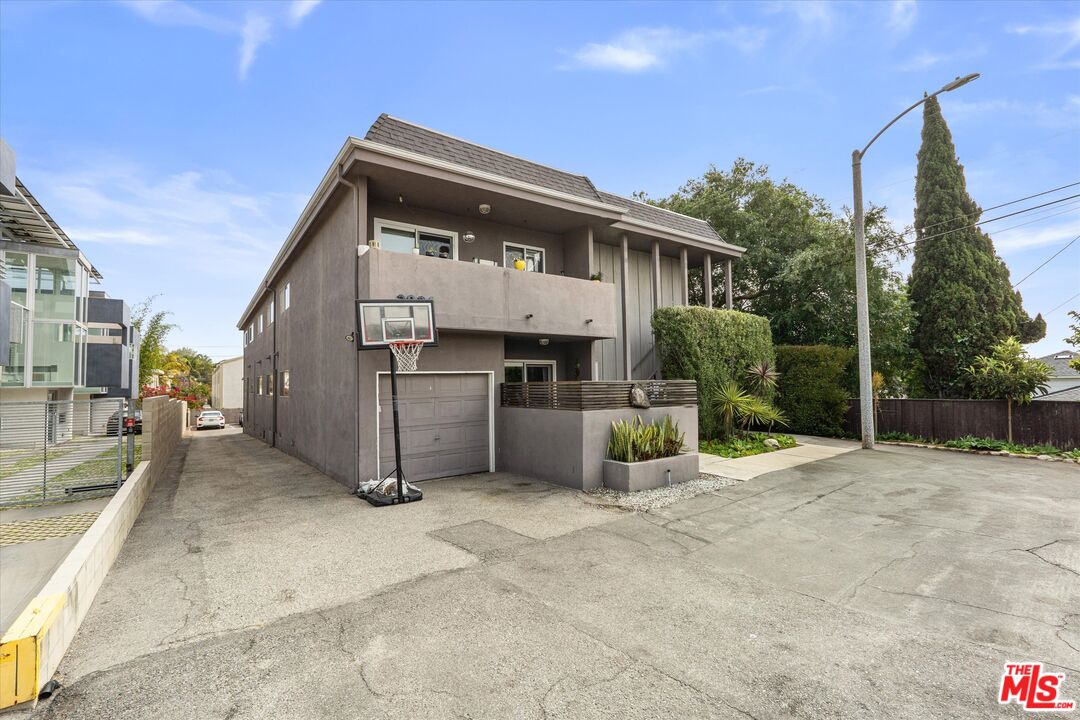 2921 10th St Unit: 3