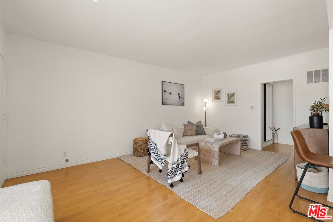 2621 Centinela Ave Unit: 18