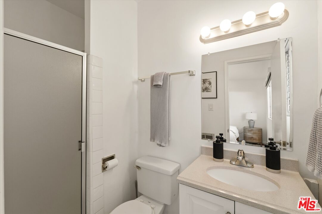 2621 Centinela Ave Unit: 18