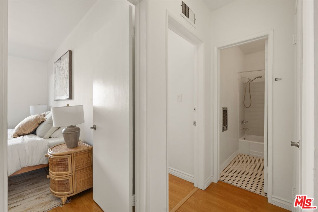 2621 Centinela Ave Unit: 18