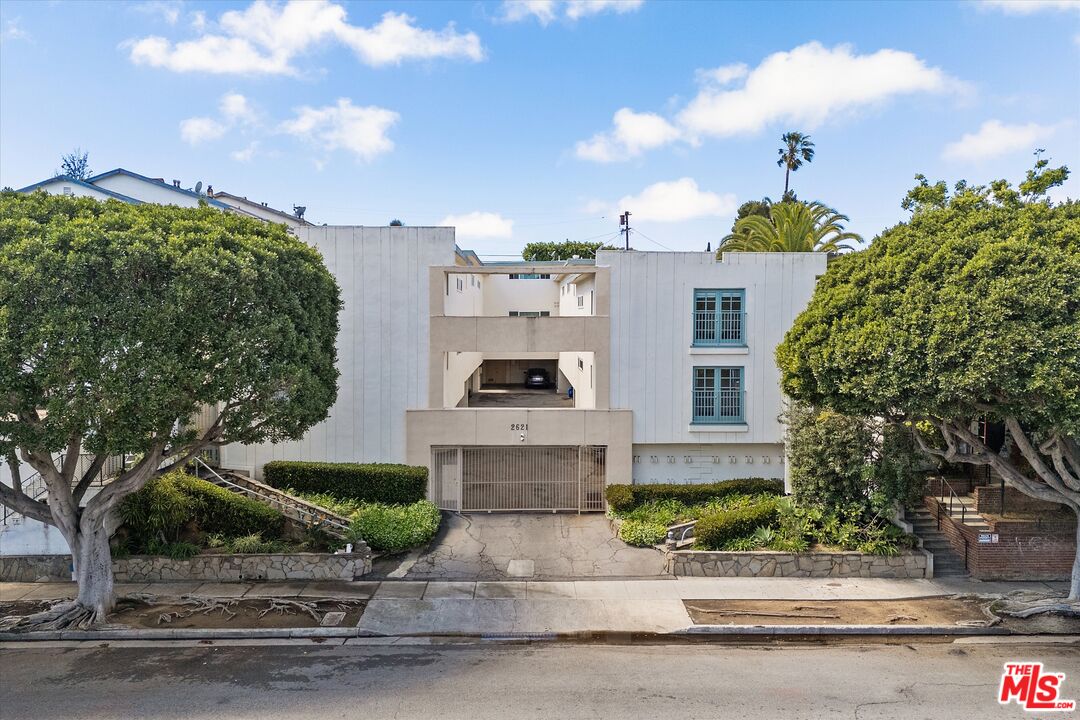 2621 Centinela Ave Unit: 18