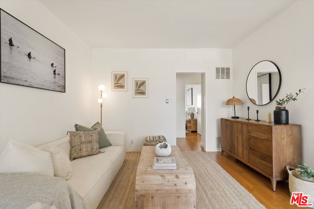 2621 Centinela Ave Unit: 18