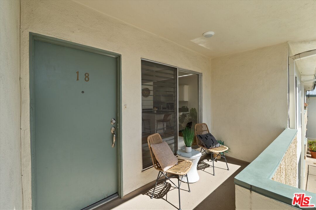 2621 Centinela Ave Unit: 18