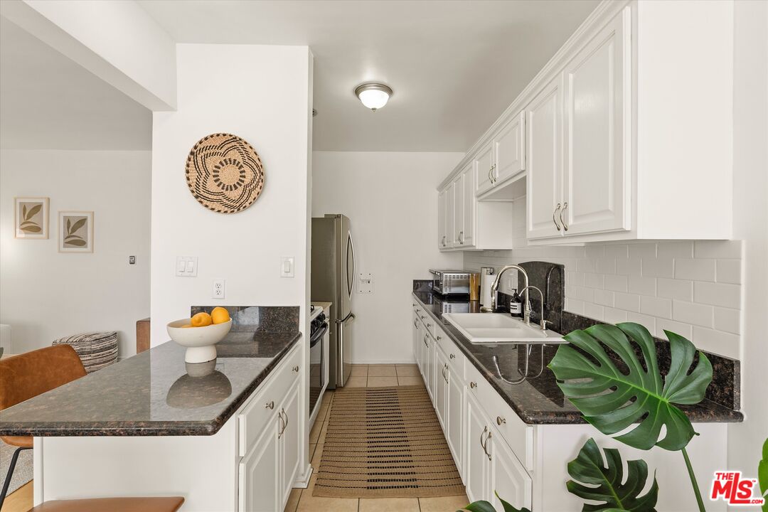 2621 Centinela Ave Unit: 18