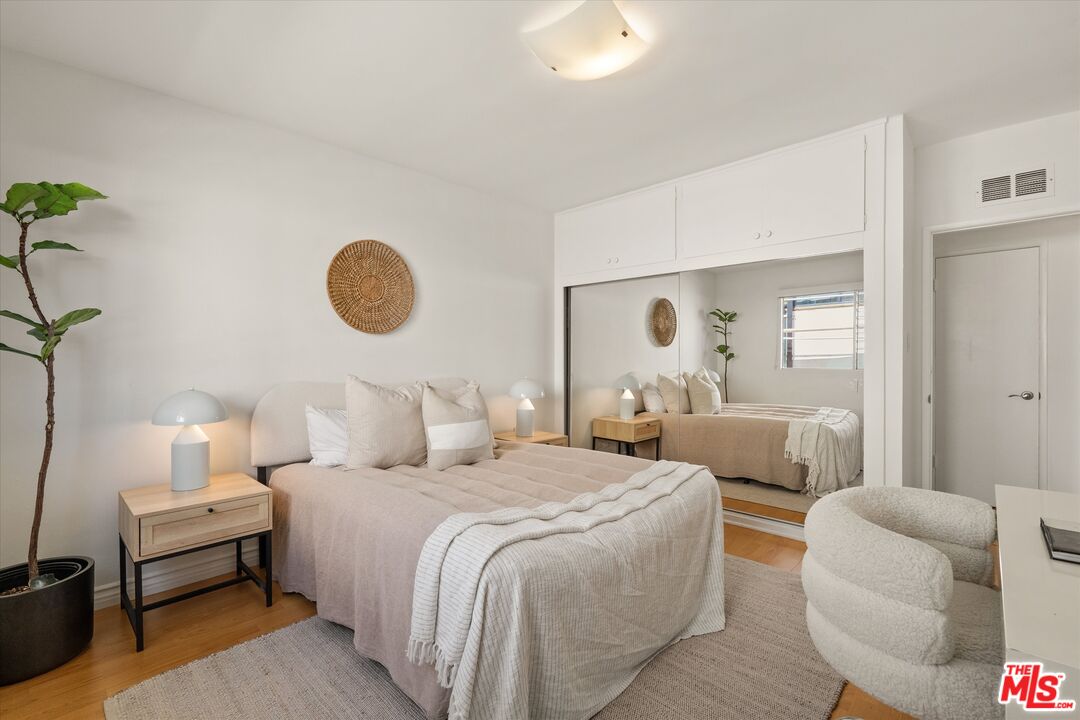 2621 Centinela Ave Unit: 18