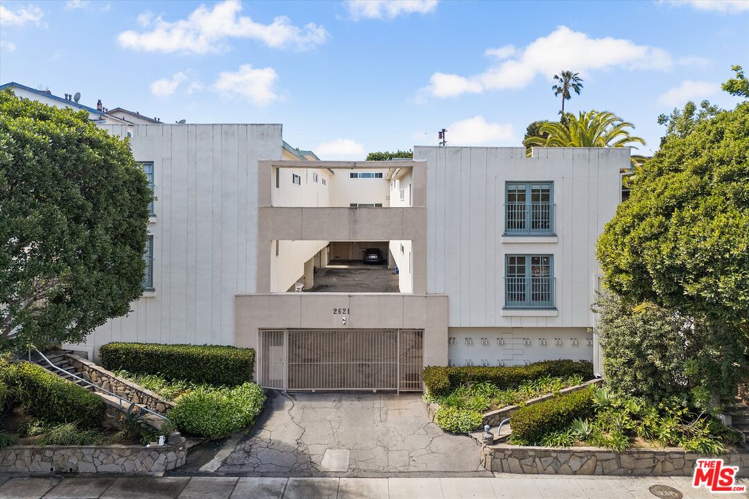 2621 Centinela Ave Unit: 18