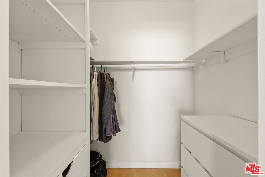 2621 Centinela Ave Unit: 18