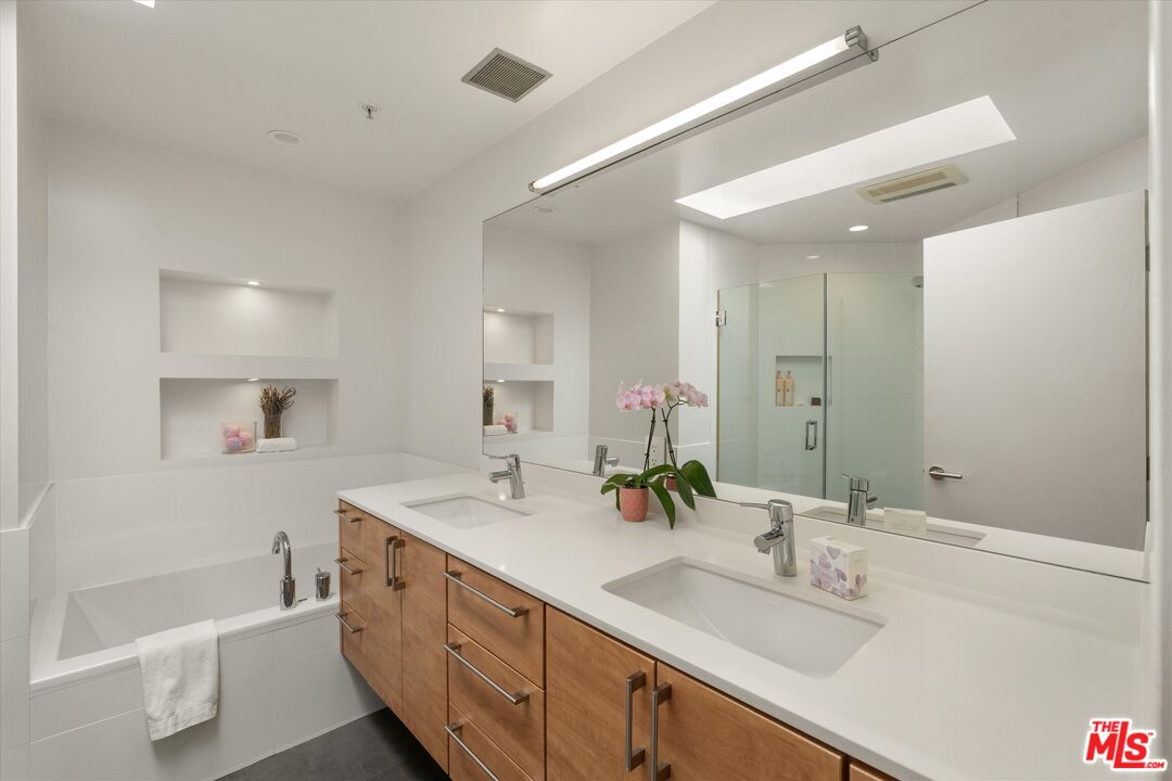 3002 3rd St Unit: 304