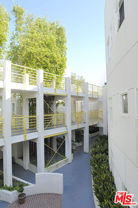 3002 3rd St Unit: 304