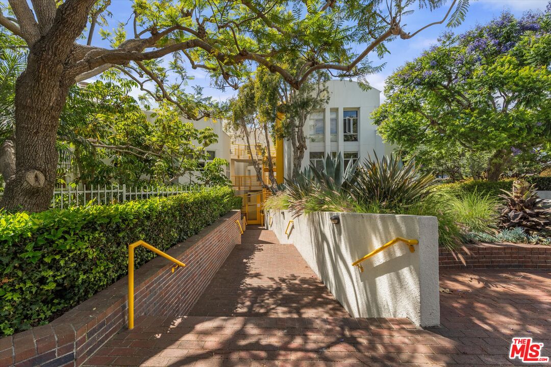 3002 3rd St Unit: 304