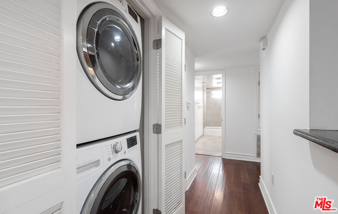 1621 Barry Ave Unit: 203