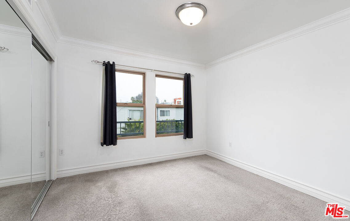 1621 Barry Ave Unit: 203