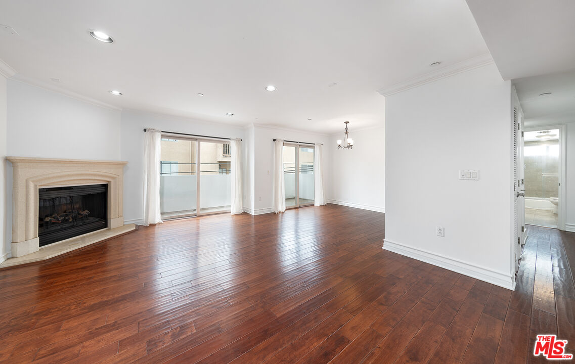 1621 Barry Ave Unit: 203