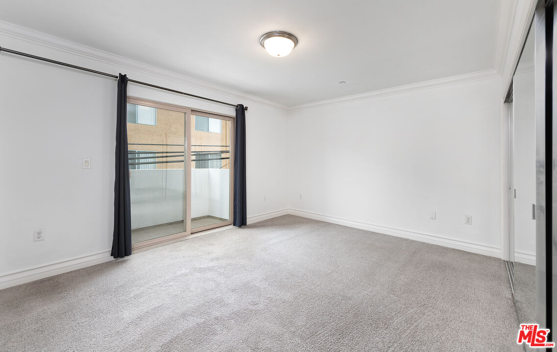 1621 Barry Ave Unit: 203