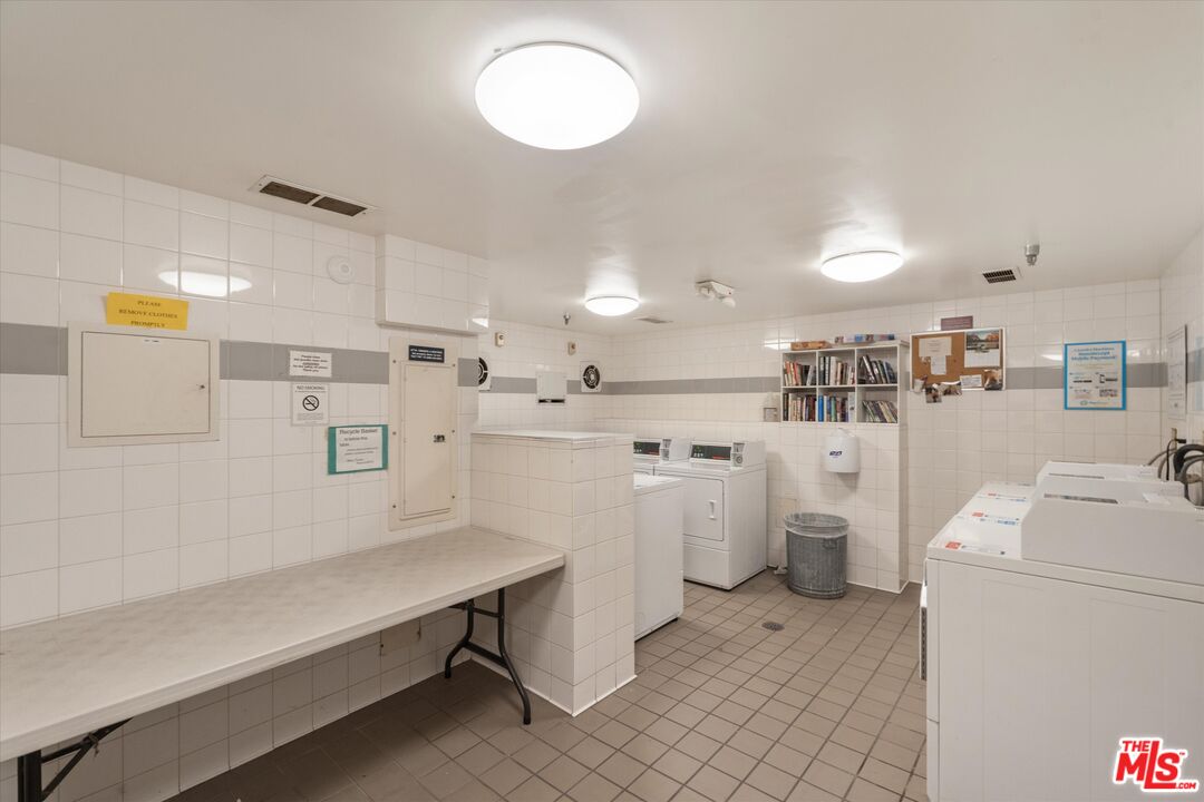 2045 4th St Unit: 301B