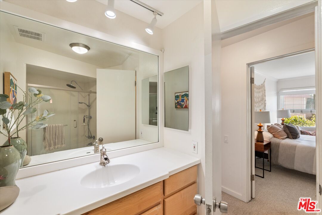 2045 4th St Unit: 301B