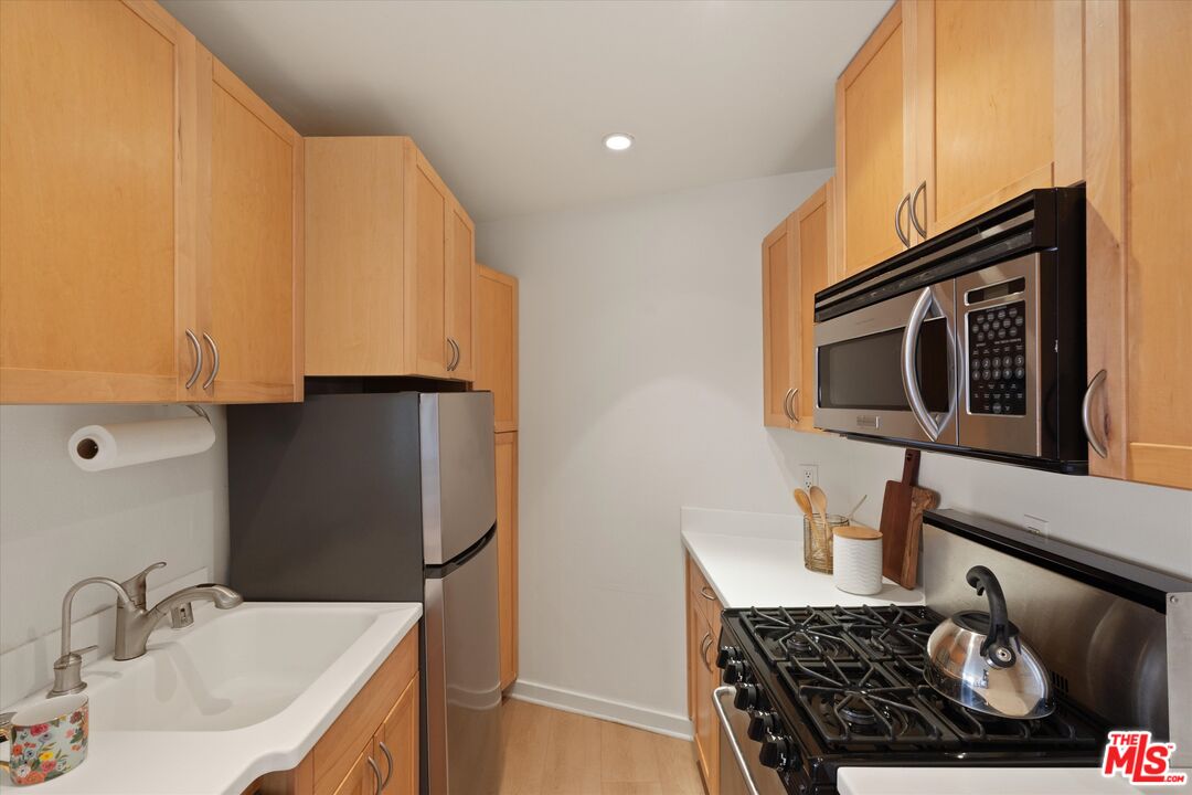 2045 4th St Unit: 301B