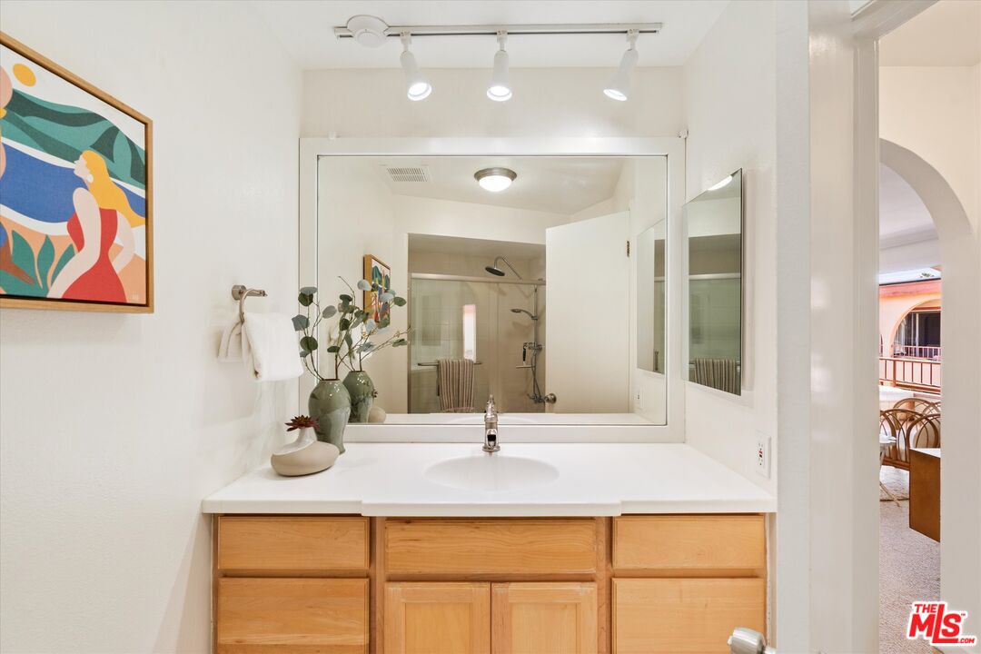 2045 4th St Unit: 301B