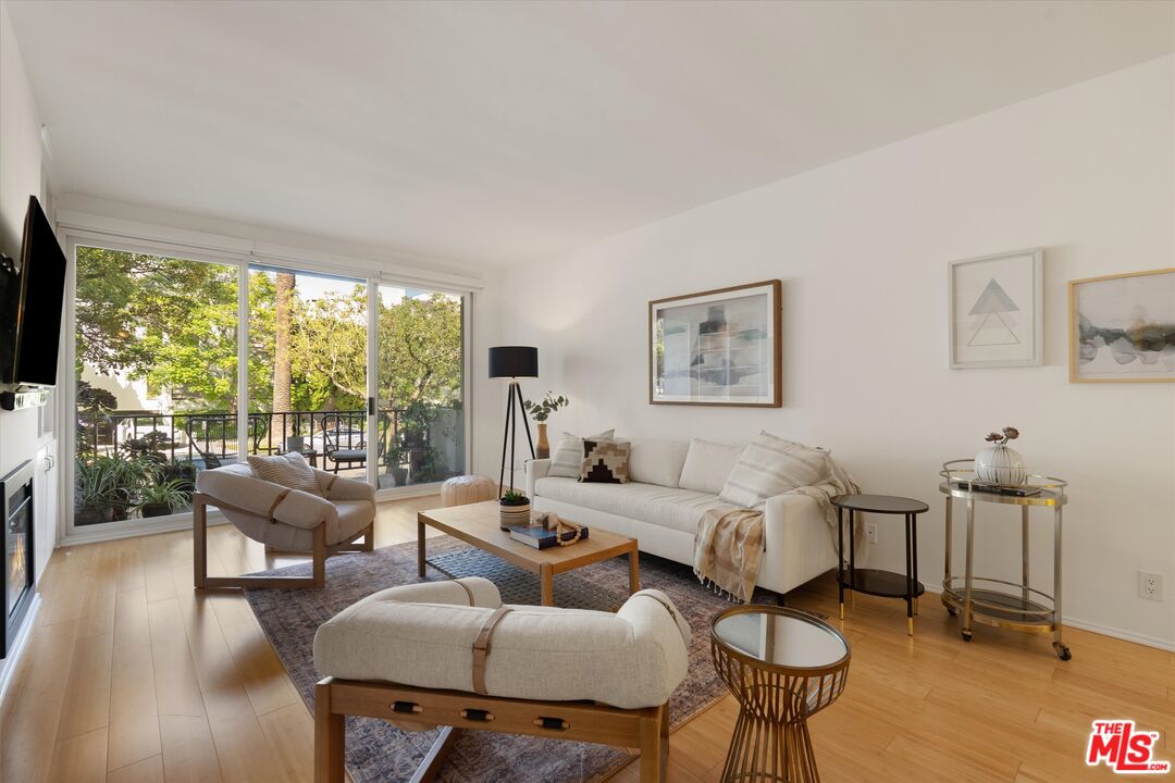 900 Euclid St Unit: 111
