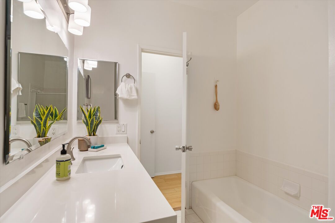 900 Euclid St Unit: 111