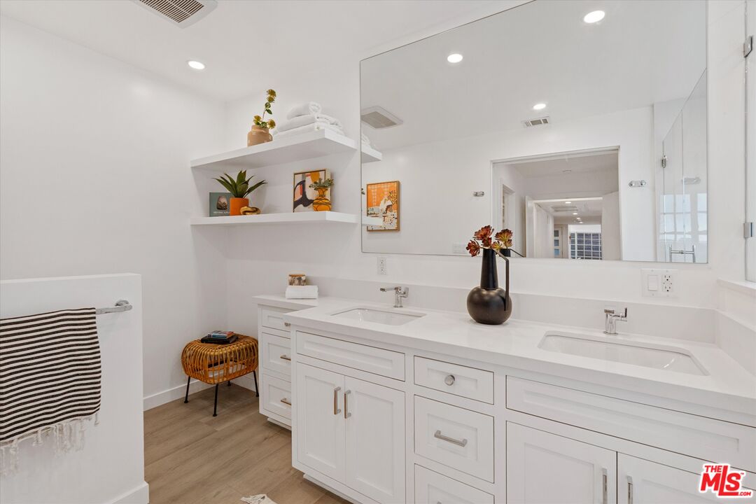 4350 Via Dolce Unit: 208